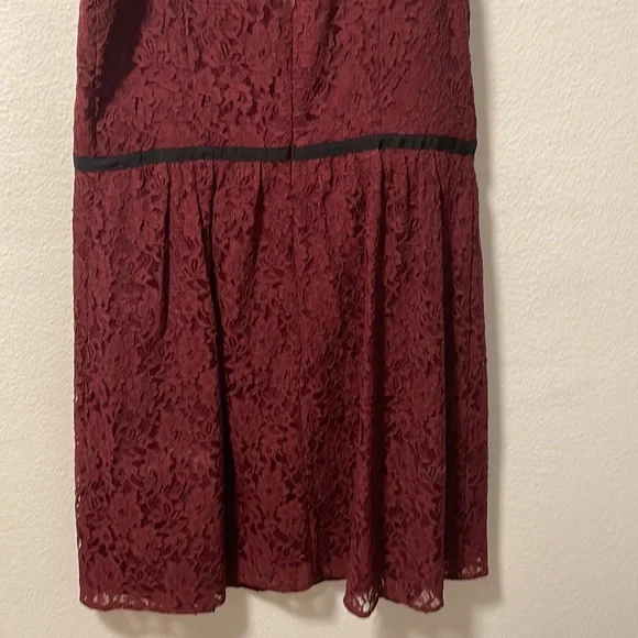 LOFT Women's Maroon Lace Dress Size 6P EUC - Picture 5 of 7